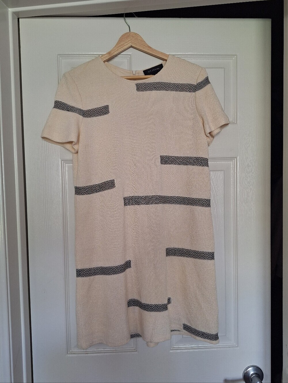 St. John Cream Knit Short Sleeve Shift Dress Size 6 USA Fabric
